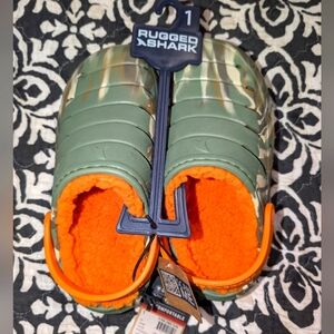 NWT Rugged Shark Size 1 Navy Green & Orange Slip on Shoes